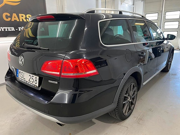 Volkswagen Passat Alltrack 3 of 5