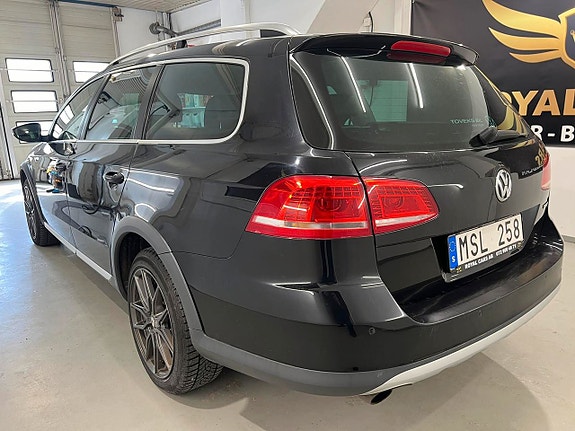 Volkswagen Passat Alltrack 6 of 22