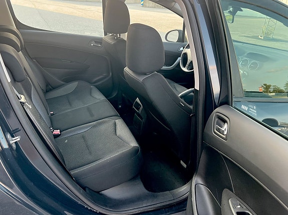 Peugeot 308 5 of 7
