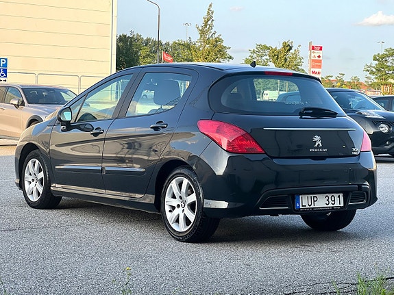 Peugeot 308 4 of 7