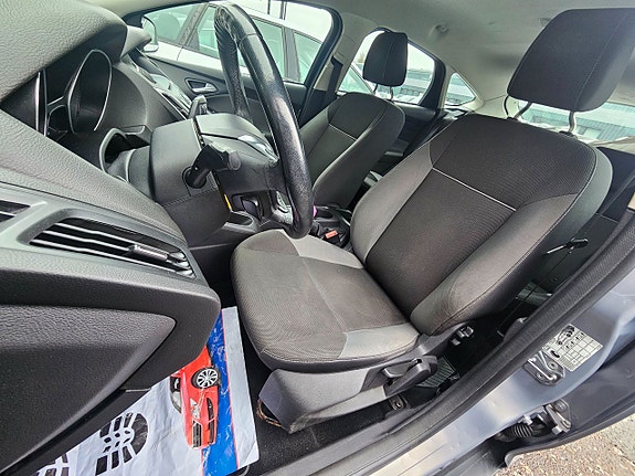 Ford Focus 9 of 14