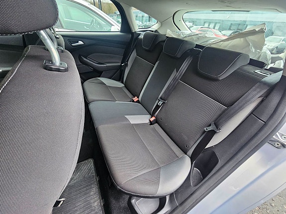 Ford Focus 11 of 14