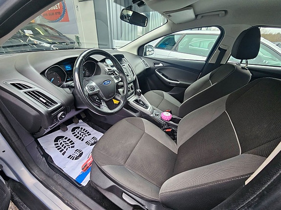 Ford Focus 8 of 14