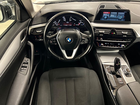 BMW 520i 13 of 18