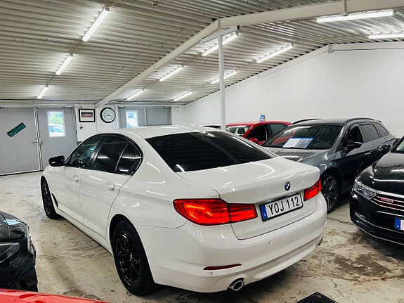 BMW 520i 4 of 5