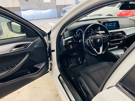 BMW 520i 7 of 18