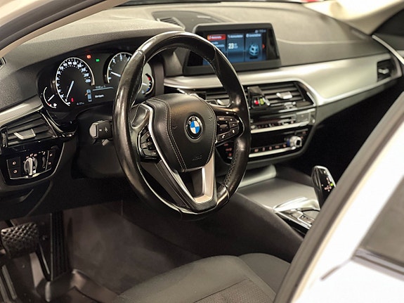 BMW 520i 8 of 18