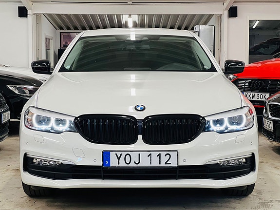 BMW 520i 2 of 5