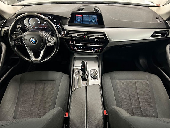 BMW 520i 12 of 18