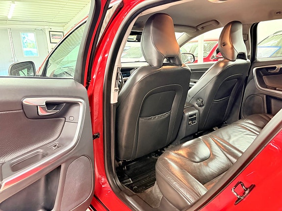 Volvo V60 11 of 18