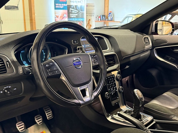 Volvo V40 13 of 22