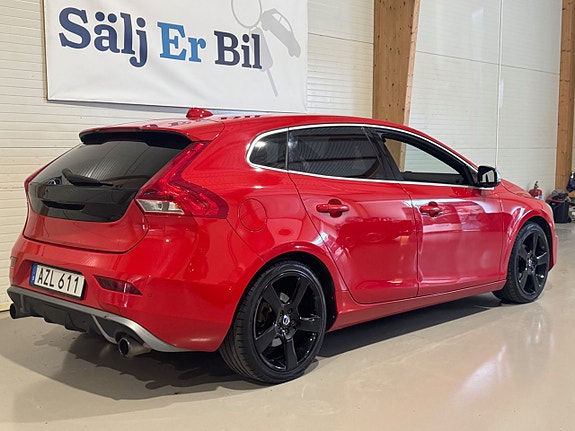 Volvo V40 3 of 5