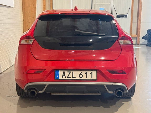 Volvo V40 4 of 5