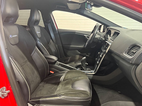 Volvo V40 8 of 22