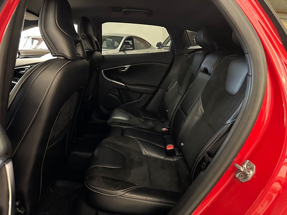 Volvo V40 12 of 22
