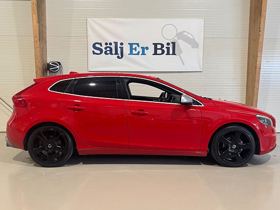 Volvo V40 2 of 5