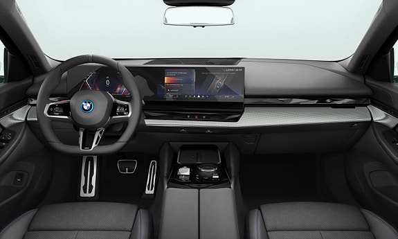BMW i5 4 of 5