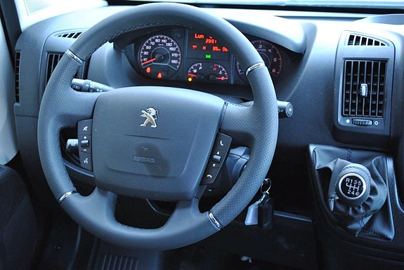 Peugeot Boxer 4 of 16