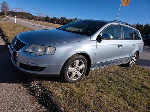 Volkswagen Passat 2 of 5