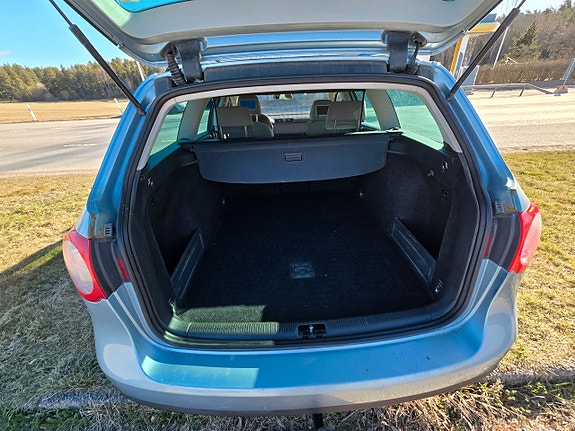 Volkswagen Passat 10 of 12