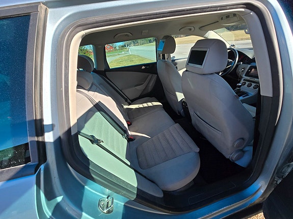 Volkswagen Passat 9 of 12