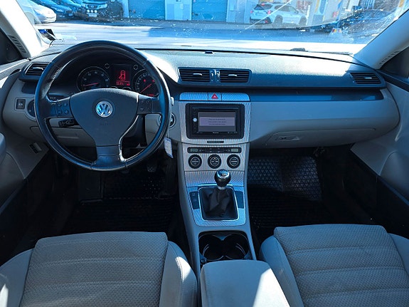 Volkswagen Passat 7 of 12