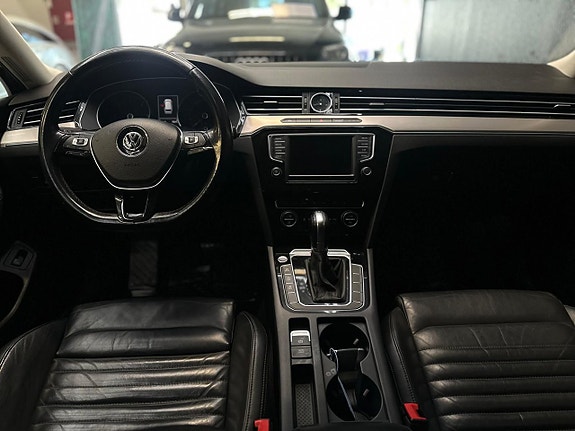 Volkswagen Passat 8 of 26