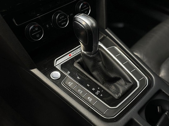 Volkswagen Passat 13 of 26