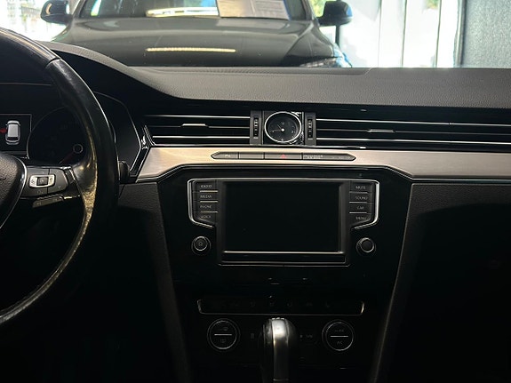 Volkswagen Passat 11 of 26