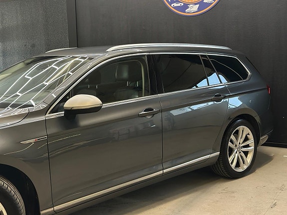 Volkswagen Passat 14 of 26