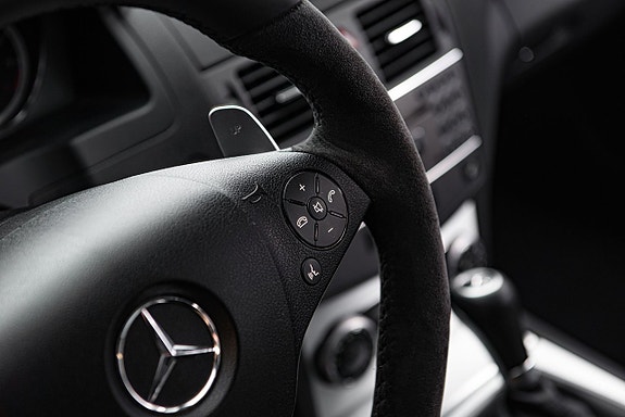 Mercedes-Benz C63 24 of 30
