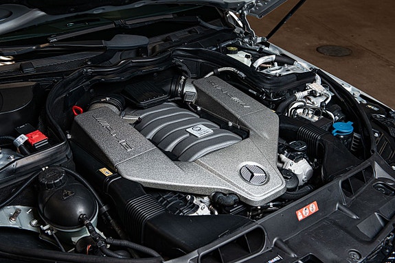 Mercedes-Benz C63 27 of 30