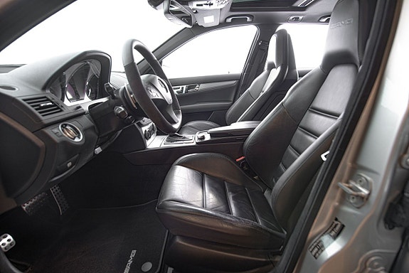 Mercedes-Benz C63 12 of 30