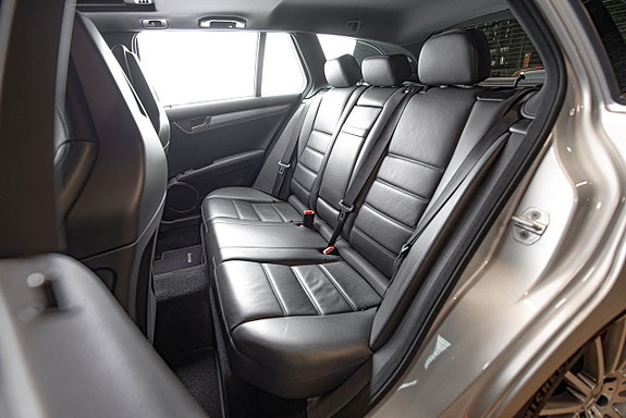 Mercedes-Benz C63 17 of 30