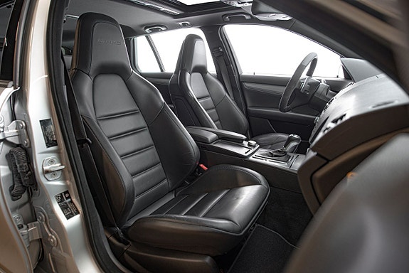Mercedes-Benz C63 16 of 30