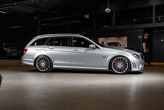 Mercedes-Benz C63 6 of 30
