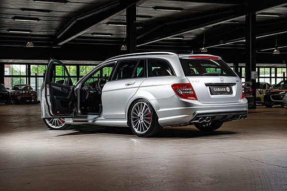 Mercedes-Benz C63 8 of 30