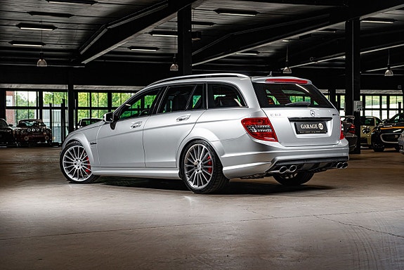 Mercedes-Benz C63 4 of 30