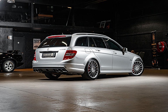 Mercedes-Benz C63 5 of 30