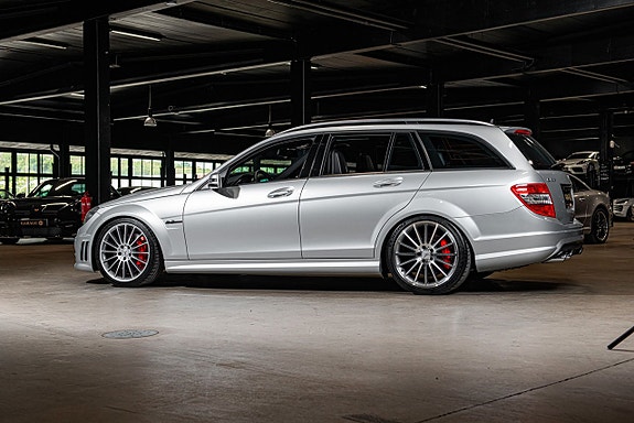 Mercedes-Benz C63 3 of 30