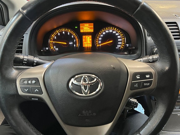 Toyota Avensis 7 of 11