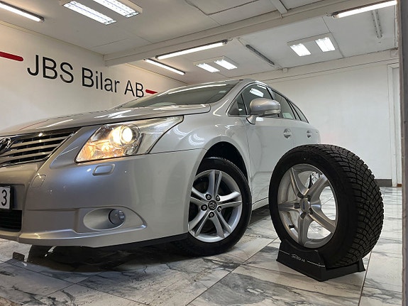 Toyota Avensis 3 of 5