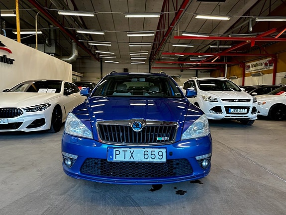 Skoda Octavia 2 of 5