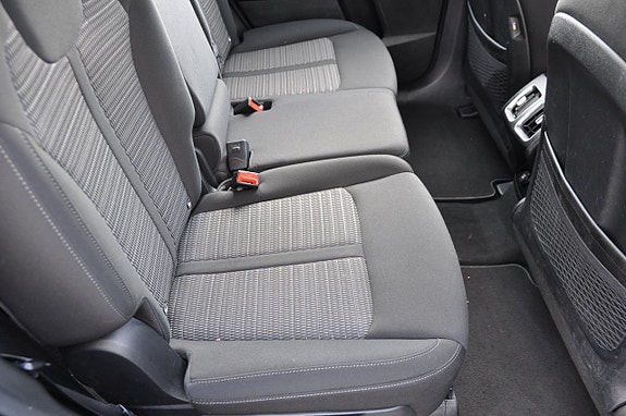 Kia Sorento 10 of 17