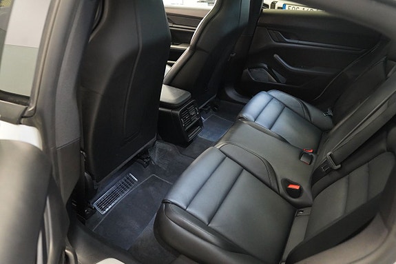 Porsche Taycan 4S 11 of 13