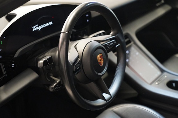 Porsche Taycan 4S 7 of 13