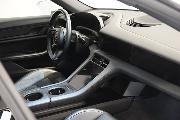 Porsche Taycan 4S 8 of 13