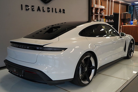 Porsche Taycan 4S 3 of 13