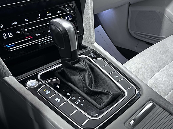 Volkswagen Passat 20 of 27