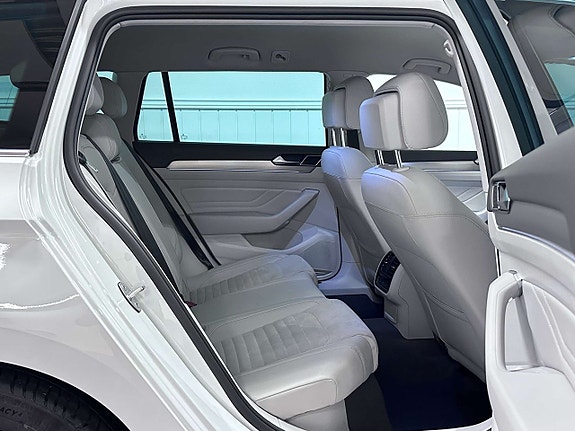 Volkswagen Passat 17 of 27